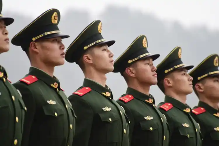 千余名武警官兵队列会操,锤炼过硬作风