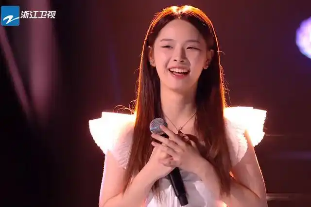 好声音22岁女学员引发抢人大战李荣浩有种赢了全世界的感觉