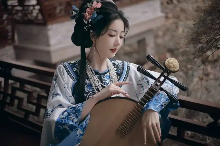 陈欣予清汉女古装造型曝光 清冷凄美并非旧时代遗物