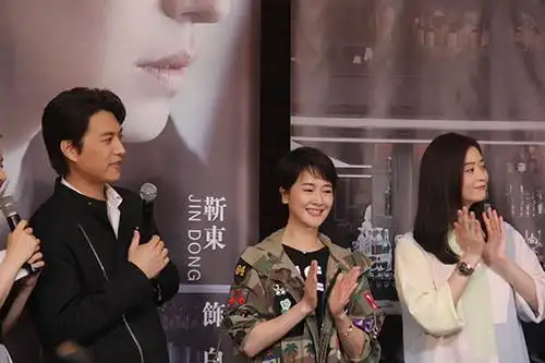 左小青露率直本性 《如果岁月》搭档靳东相爱相杀