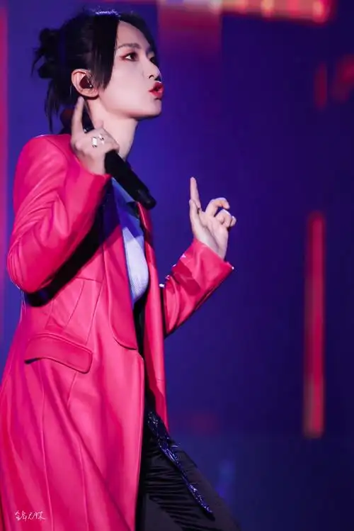 周笔畅女大十八变巡回演唱会