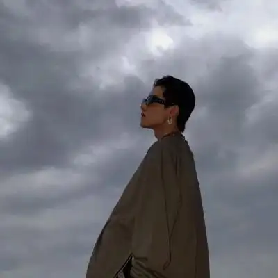 帅气冷酷成熟微信男生头像