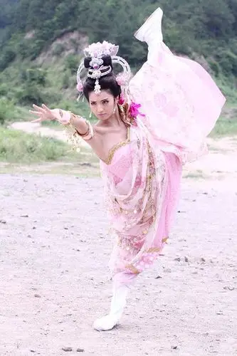 《封神英雄》"妖精f4"玩嗨 麦迪娜秀舞蹈功底