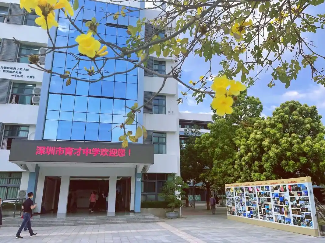 疫情后的第一次家长会.