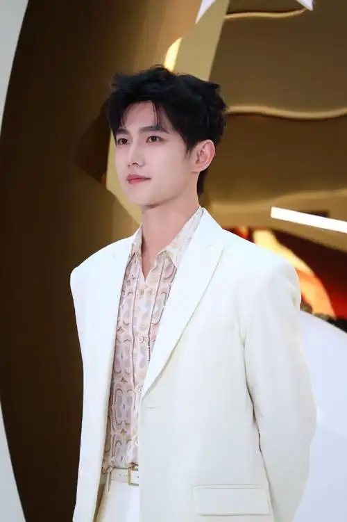 杨洋##突然明白了打扮漂亮的意义