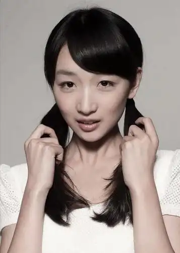 周冬雨dongyuzhou的图片