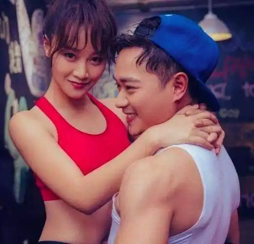 曹骏,当初家喻户晓的童星只能靠"蓝盈莹前男友"上热搜?