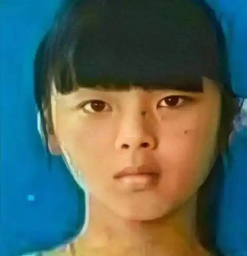 原创杨超越工厂女工的逆袭之路打了4年女工还伤了手指