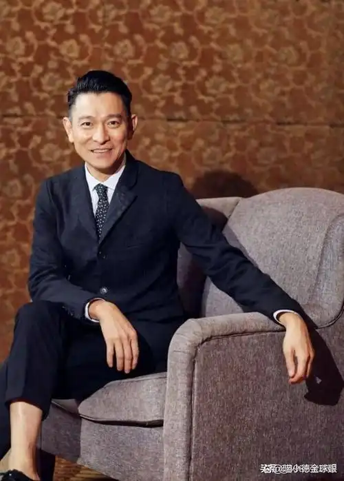 传62岁刘德华再做爸爸?评论区祝福满天飞,华仔仅三字回应