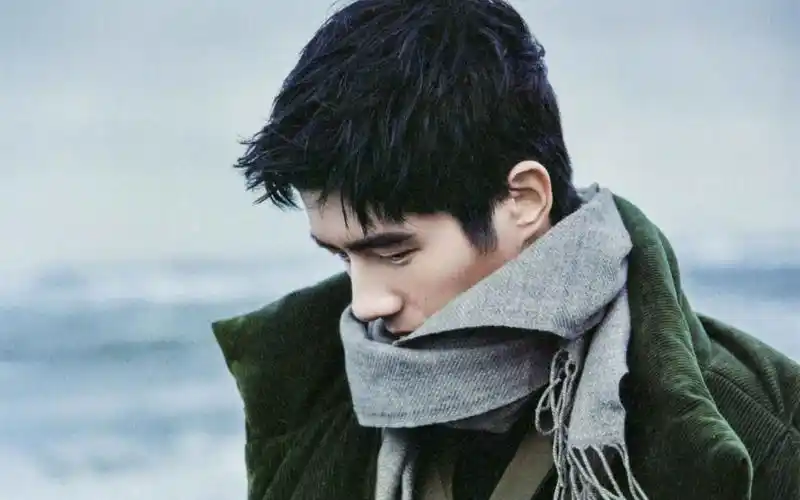 刘昊然干净清爽高清桌面壁纸