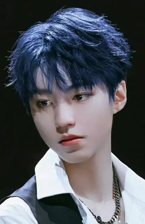 男明星蓝色发系越看越高级谁让你一眼沦陷了