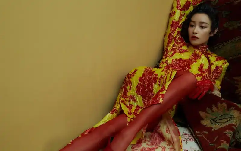 倪妮复古风情性感高清桌面壁纸