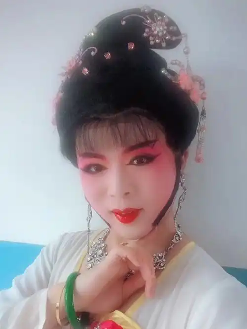 017篇:反串演员张思凡的经历与箴言