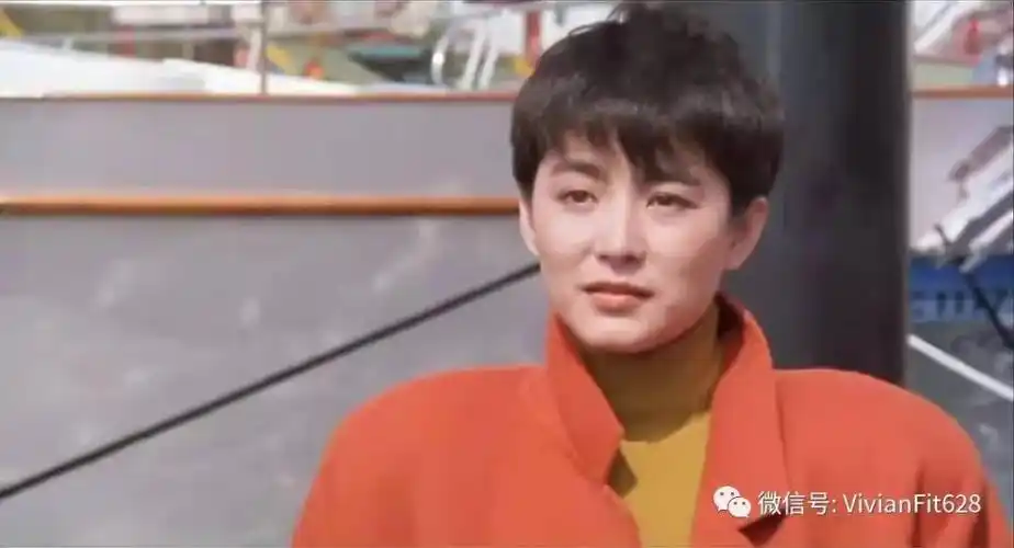 林青霞年轻时有多时髦紫色袜子配短发时髦帅气美得不像话