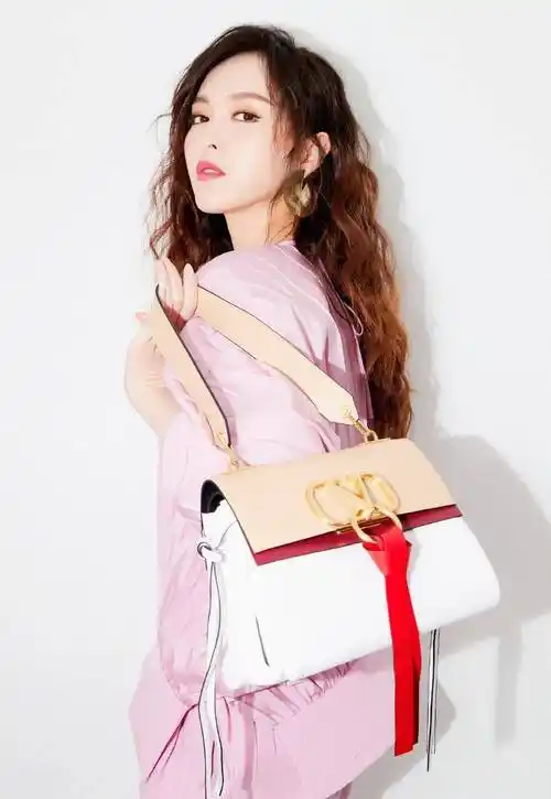 什么样的女生适合唐嫣的大波浪发型?烫头发需要注意哪些细节?