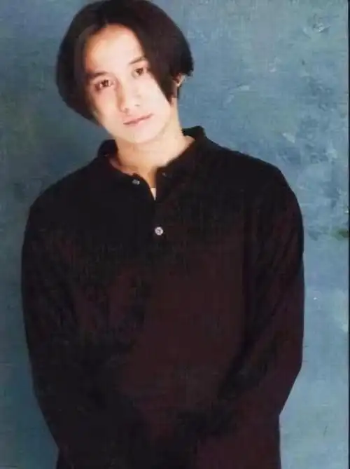 当时还是助教的黄磊在新生入学的时候看到孙莉,据黄磊自己描述是一见