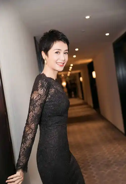 蒋雯丽被曝出"包养"多名干儿子,还为他们买房!