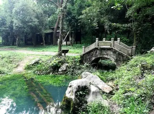 公交转辗去宜兴,独行寻找玉女潭