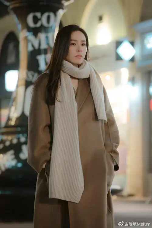 火热韩剧爱的迫降孙艺珍贵气穿搭解析