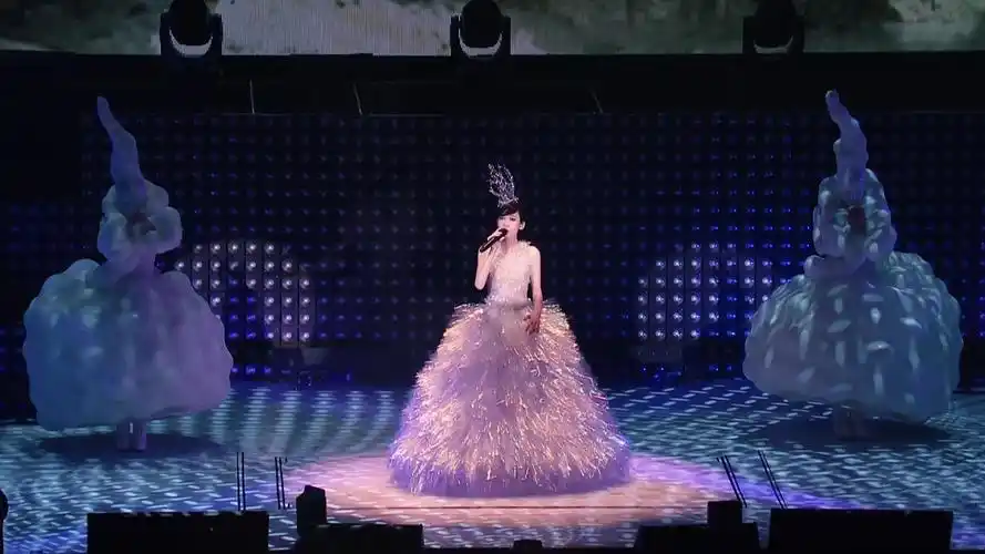 周慧敏 - 一万天荒爱未老 30周年演唱会(下) 4k