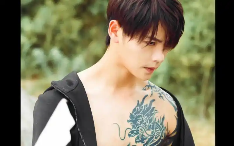 【肖宇梁x张起灵】直接从书里走出的小哥 武力值max_哔哩哔哩 (゜-゜)