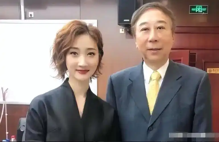 回顾冯巩被妙龄保姆索要50万分手费妻子艾慧的做法让人敬佩