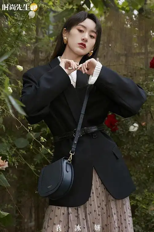 袁冰妍一改甜美造型驾驭西装超飒气洒脱私服穿搭件件都在线