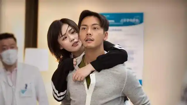 橙红年代:陈伟霆马思纯牵手,突如其来的第一次让两人人害羞