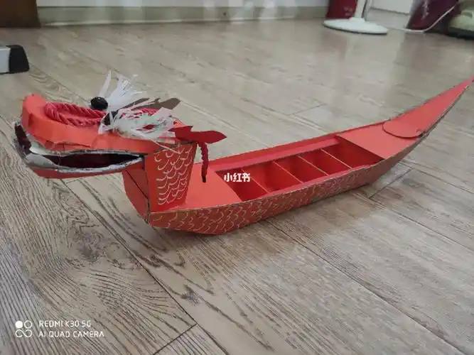 爷爷做的手工龙舟