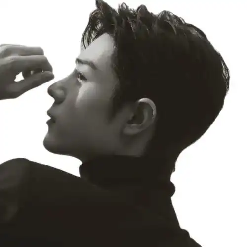 头像男成熟黑白头像,能让你感觉很幸福很温暖的男人