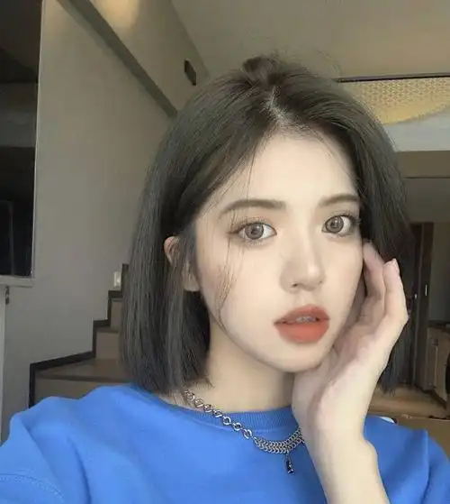 棕色系发色. 短发染发 显白发色.女生发色成都剪发 减龄发型