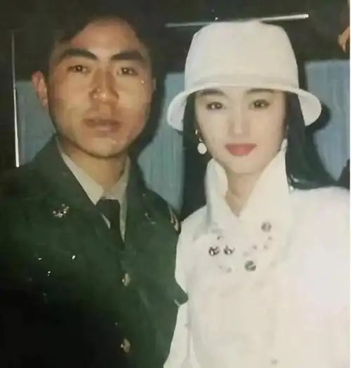 回顾:分手多年赖文峰出狱在乡下老家结婚,杨钰莹至今未婚未育!