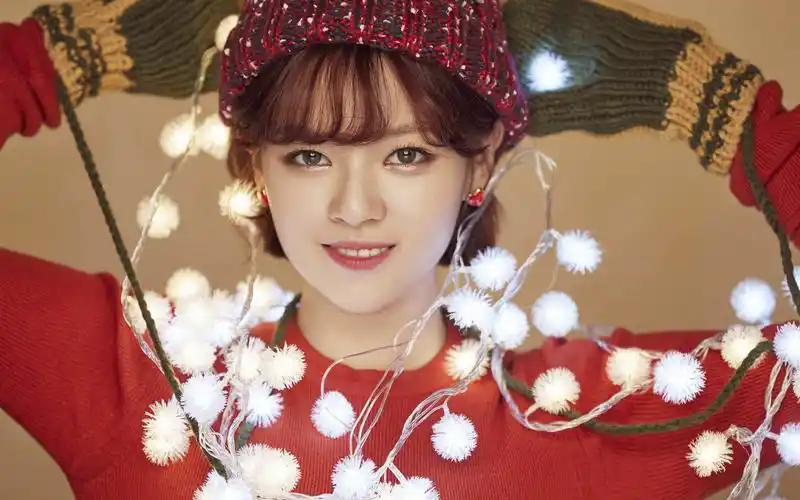 韩国女子歌手twice圣诞甜美写真