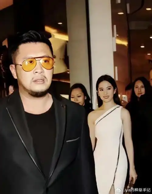 刘亦菲背后的男人火了(不是干爹)