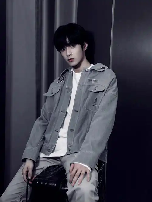 黑色酷盖蓝色甜甜～百变小文又上线啦#刘耀文  #时代少年团刘耀文