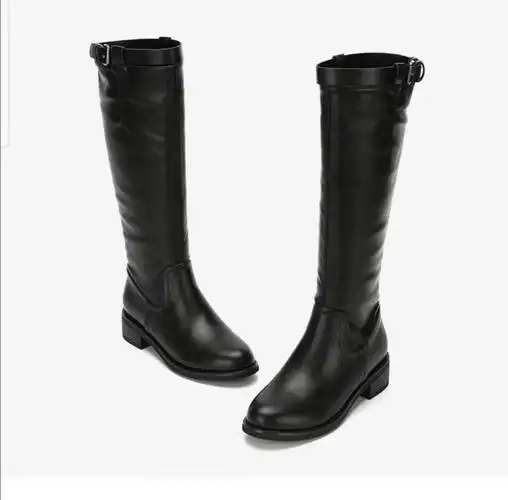 姐妹们帮我看一下这两双靴子～靴靴