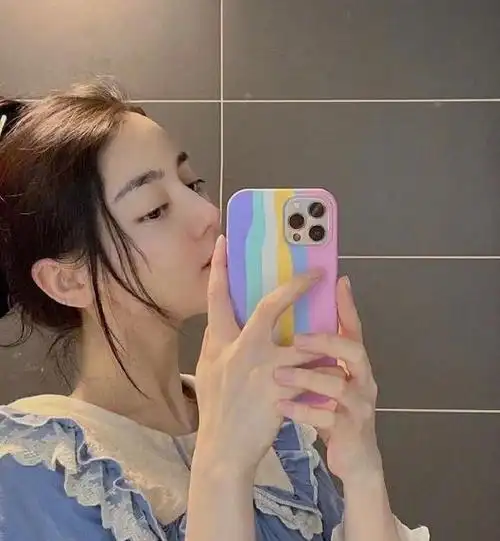 迪丽热巴元宵节晒美照,鼓腮卖萌少女感十足,宛如初恋般的心动!