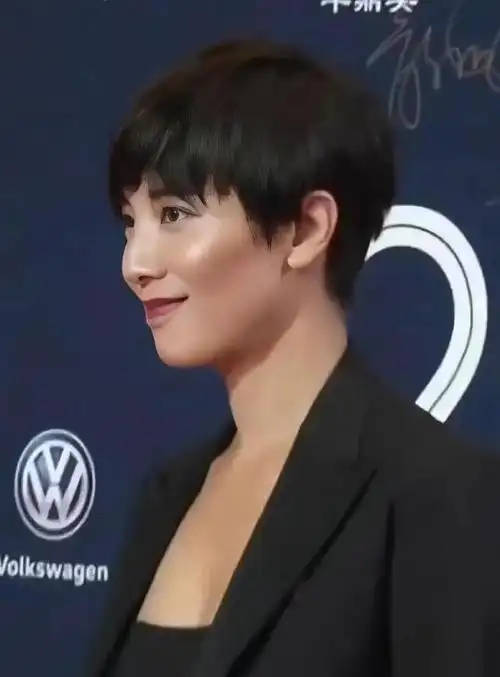 宋佳短发造型引争议,网友质疑造型师水平