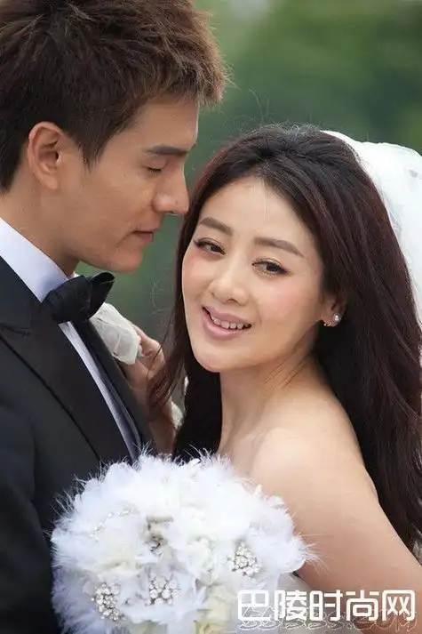 小李琳前夫李雪涛照片曝完 与现任老公生计甜美