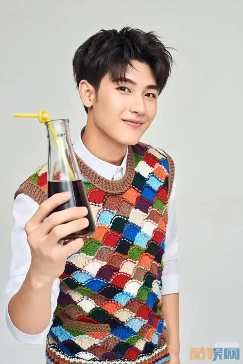 黄俊捷杂志写真