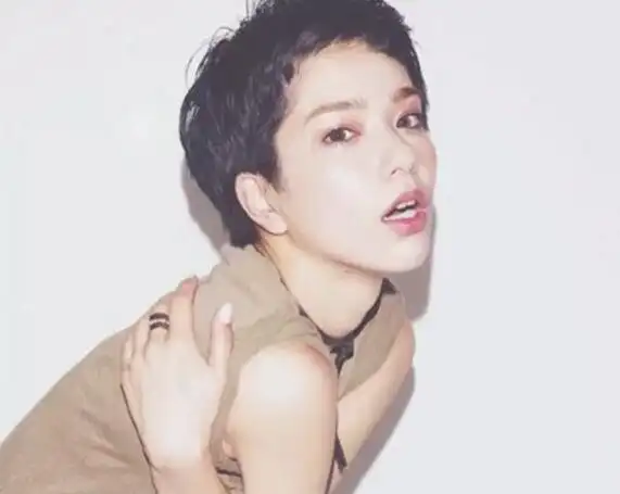 女生超短发留长不难看图片_短发发型_西子美发网