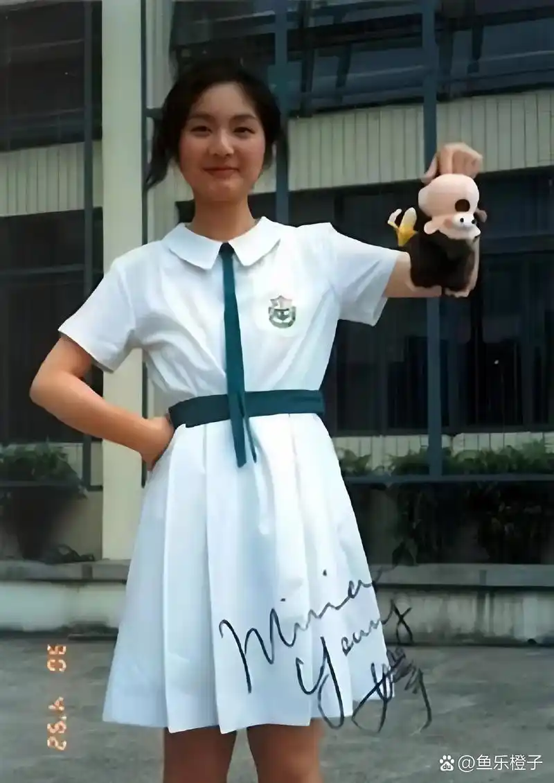 杨千嬅当护士时的照片!