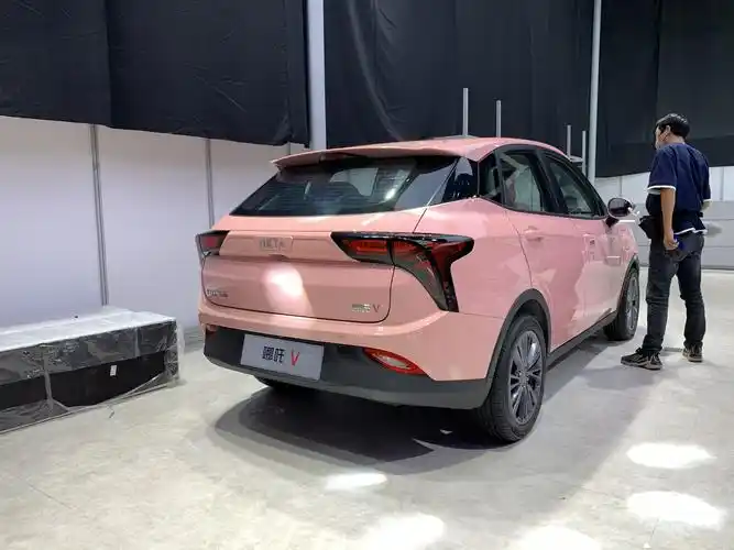 2021广州车展探馆:哪吒v魔女版-新浪汽车