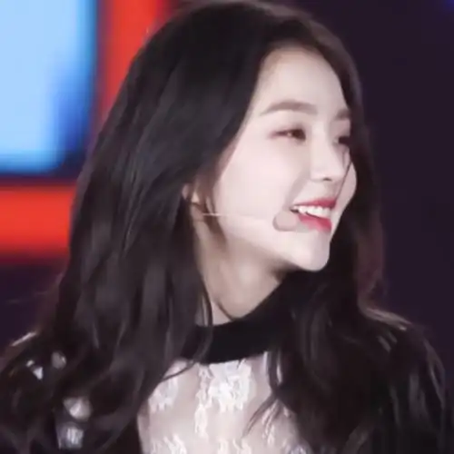 裴珠泫头像二传标注初暻