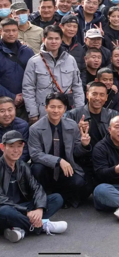 ""东北刘德华"教海哗接受哈尔滨日报记者独家专访时表示,不但很多