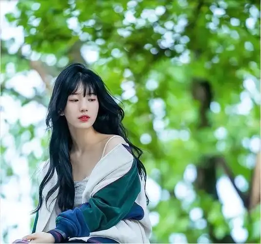 根据美国网站《king choice》的投票结果,2023年最漂亮的韩国女明星