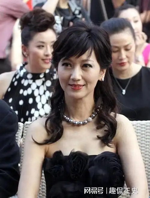赵雅芝晒照,咋看也没69岁啊!看到素颜的赵雅芝,网友难掩失望?|冻龄|娱