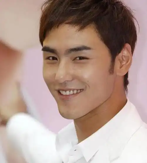 头发少对颜值伤害有多大邓超45岁高发际线阮经天留长发显年轻