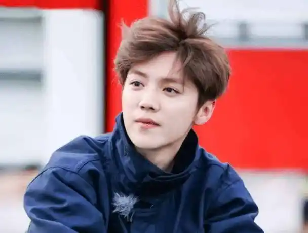 鹿晗自曝上学收情书收到手软,本以为闹着玩,看清旧照我懵了