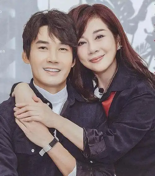 解开这个心结后,陈松伶继续提出了一个新的问题:"我妈妈是否了解我不